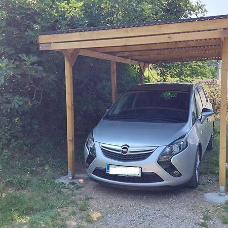 Apartma Rizana Dekani Luaran gambar