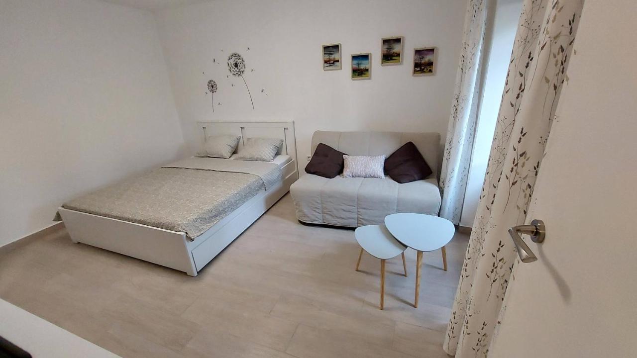 Apartma Rizana Dekani Luaran gambar